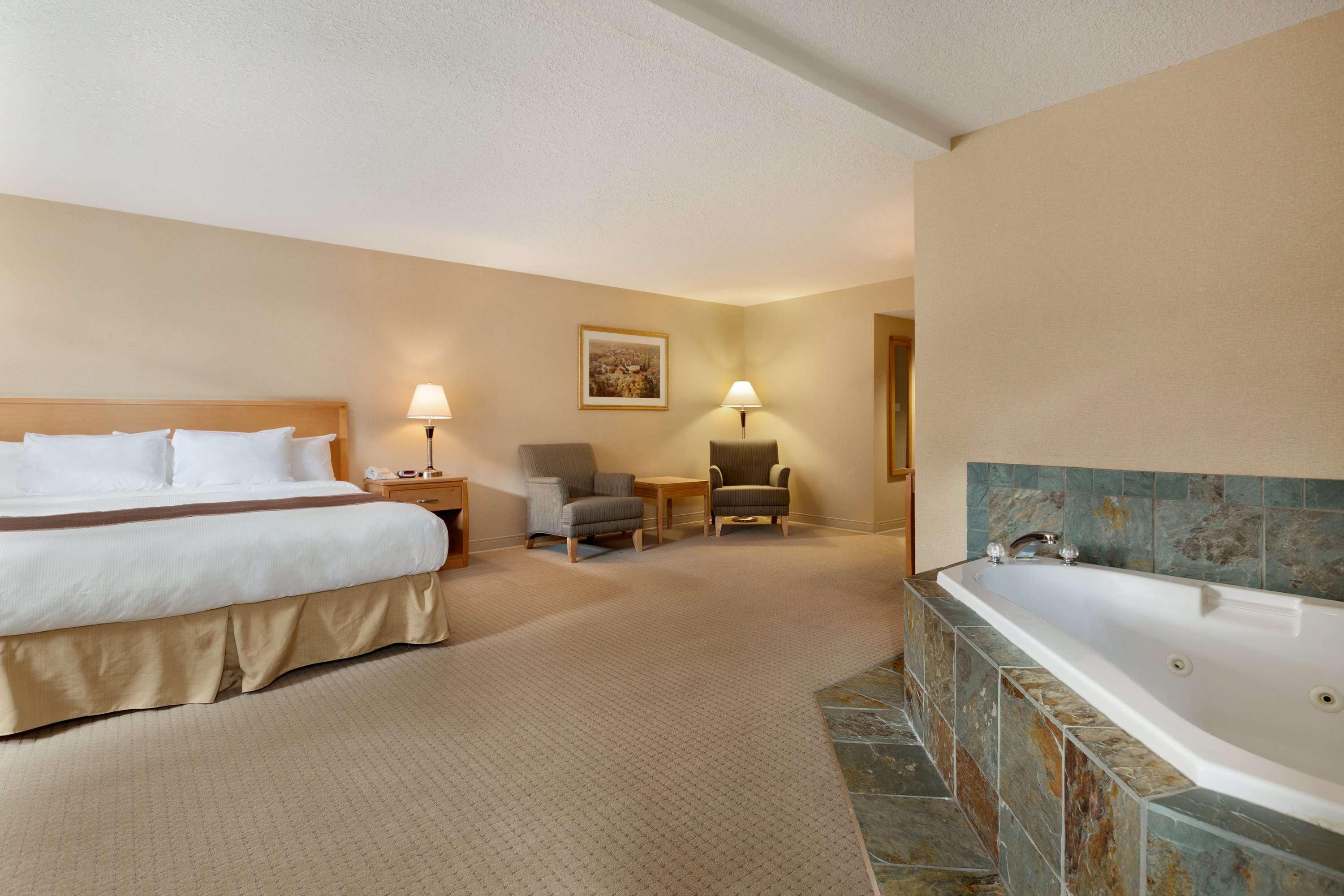 Ramada By Wyndham Nanaimo Hotel Екстериор снимка