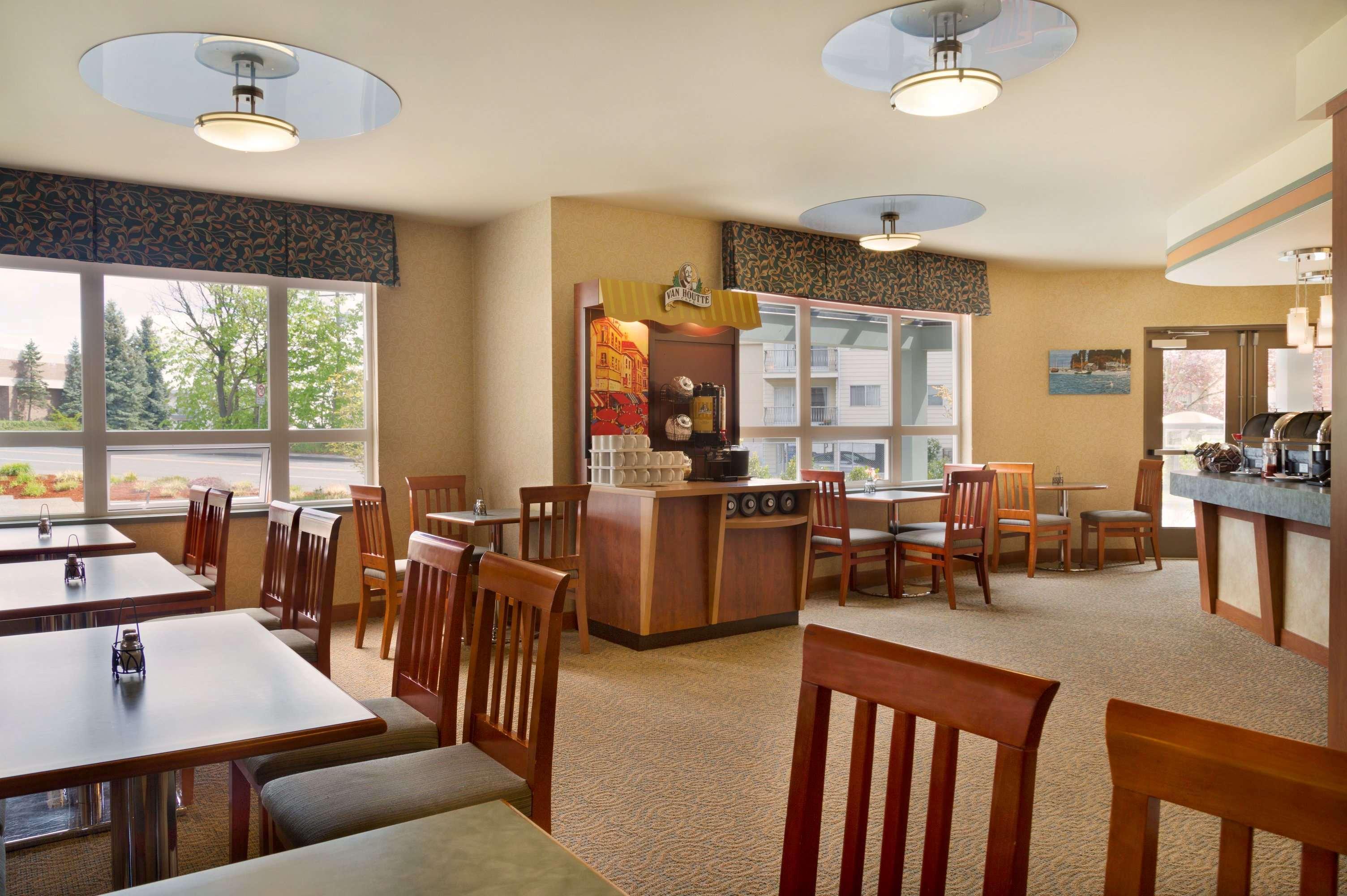 Ramada By Wyndham Nanaimo Hotel Екстериор снимка
