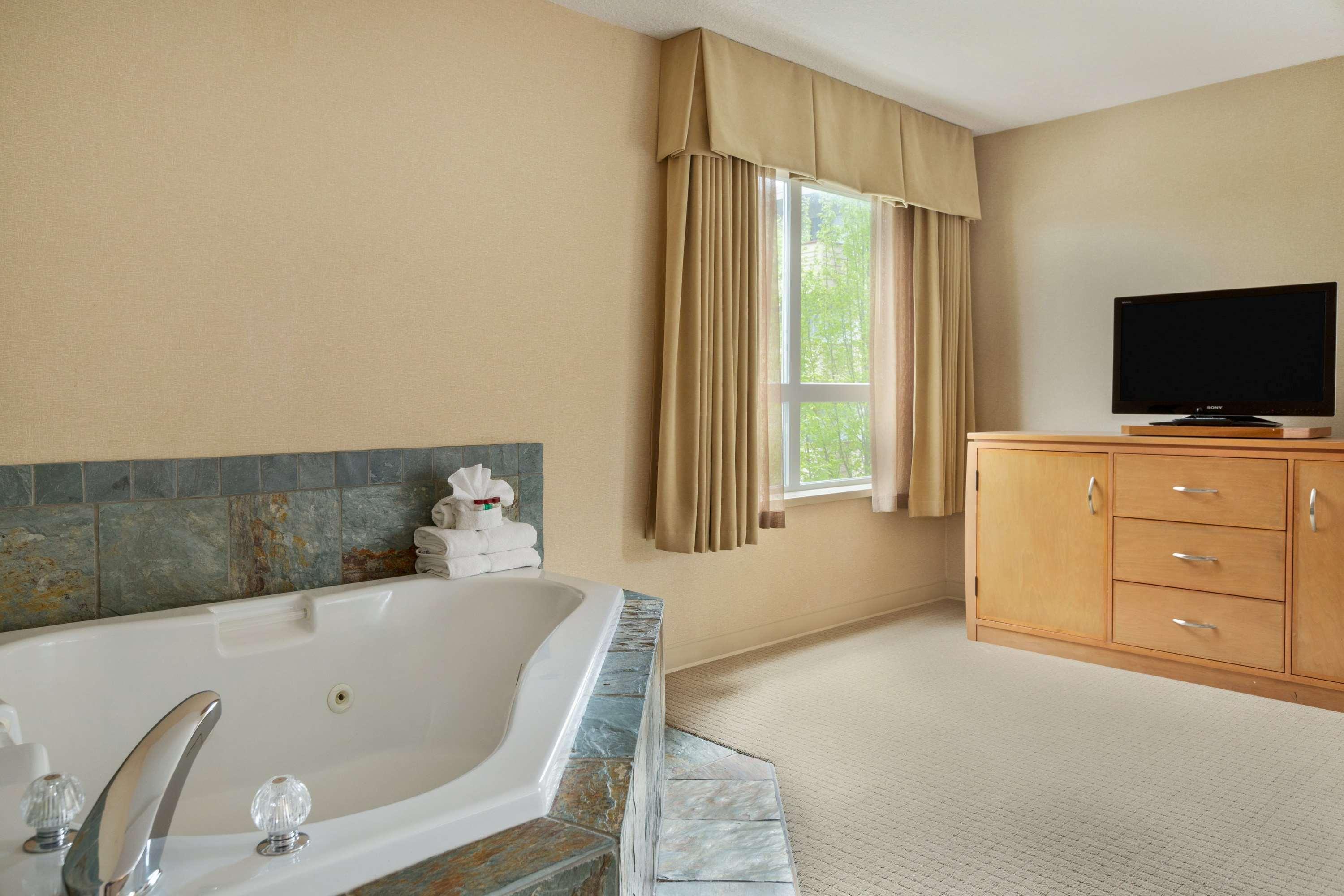 Ramada By Wyndham Nanaimo Hotel Екстериор снимка