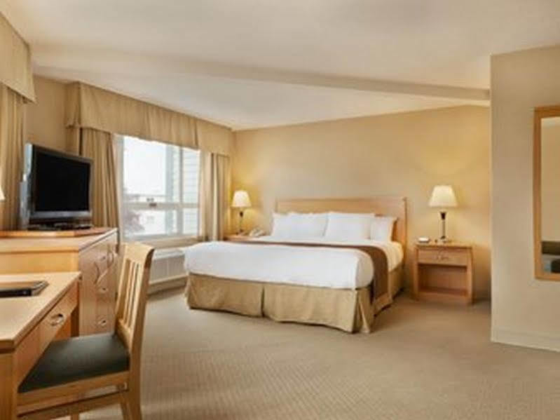 Ramada By Wyndham Nanaimo Hotel Екстериор снимка